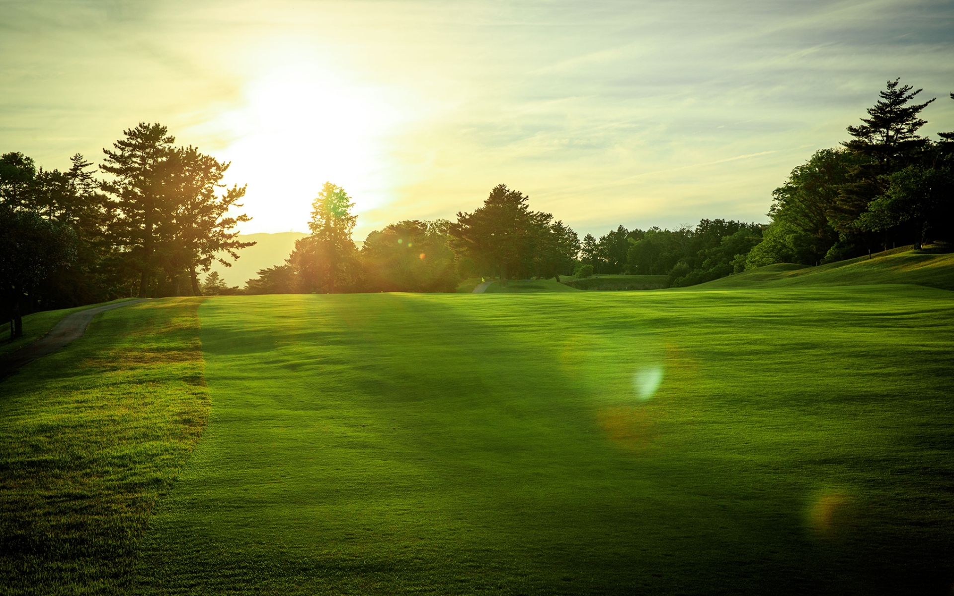 FEATURE.01 日の出から日没まで心ゆくまでゴルフプレーを楽しむ